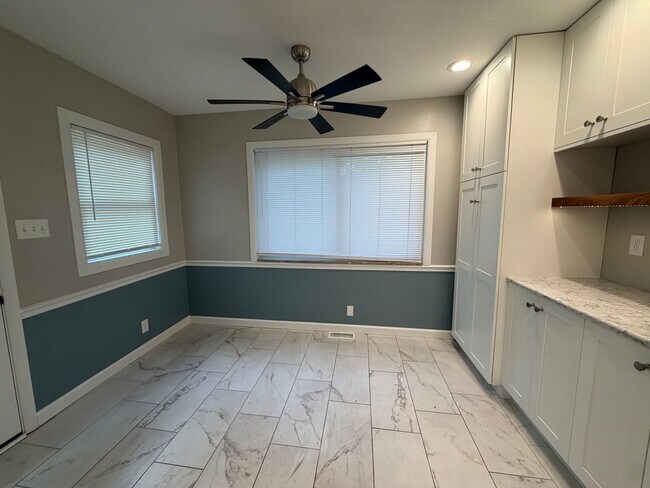 Building Photo - 421 Cannonbury Dr