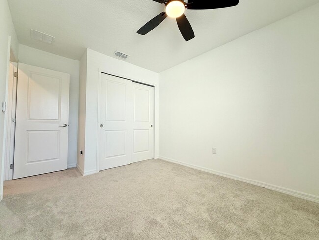 Building Photo - Designed for the way you live! 3Bedrooms/2.5Bath Edgewater Townhome