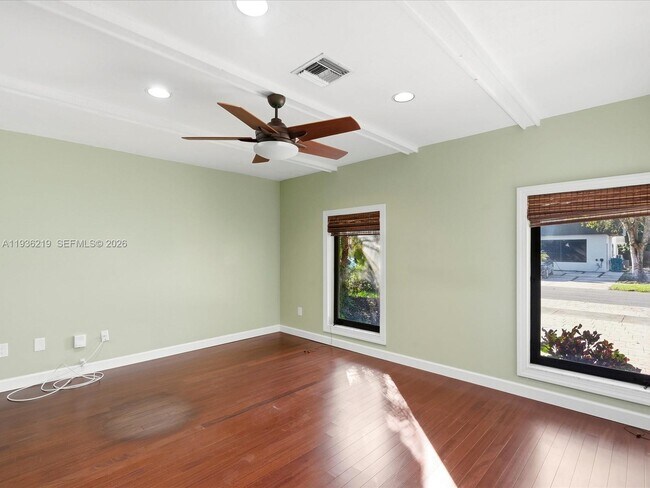 Building Photo - 21151 NE 22nd Ct