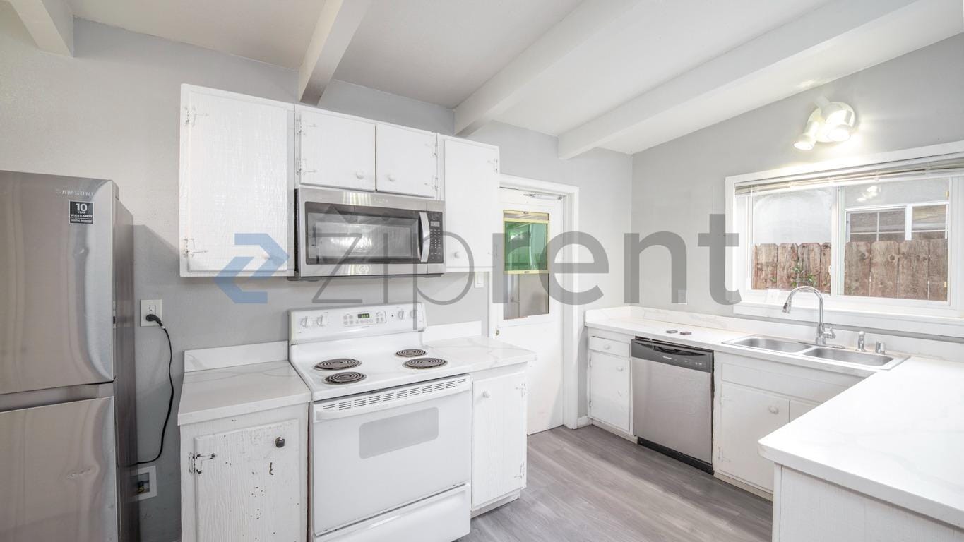 Building Photo - Unit