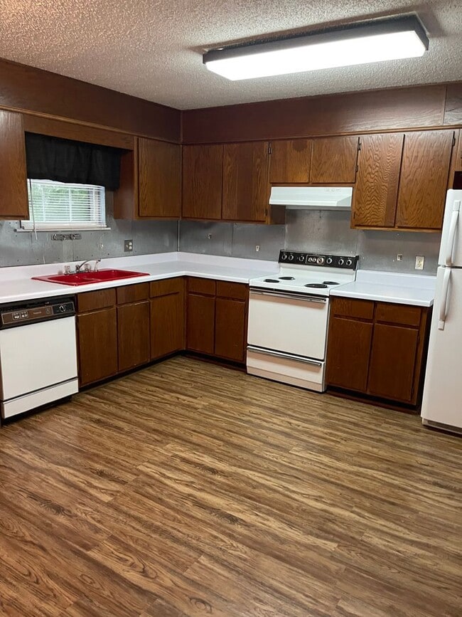 Building Photo - AVAILABLE FALL 2026!