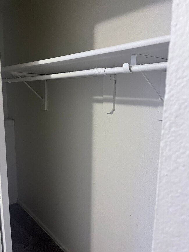 Building Photo - 127 W 45th St