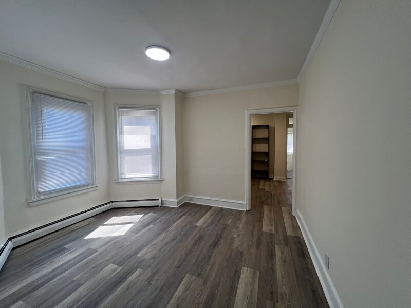 Building Photo - 823 Maple Ave