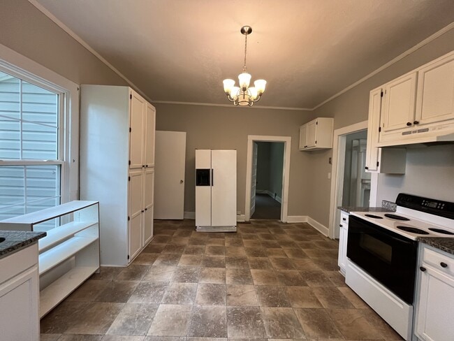 Building Photo - 173 Poplar St