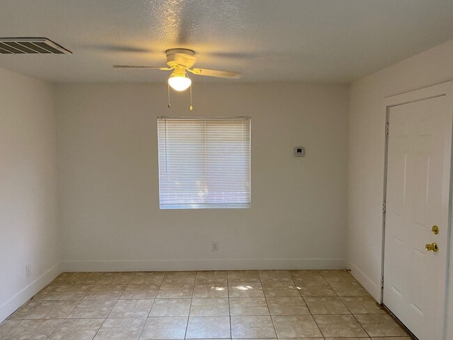 Building Photo - One story one bedroom Duplex Apartment, All Tile Floors!!! All Appliances!! Big back yard!! Recen...