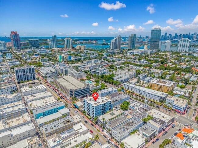 Building Photo - 720 Collins Ave