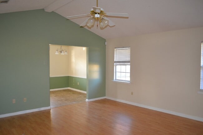 Building Photo - Home For Rent