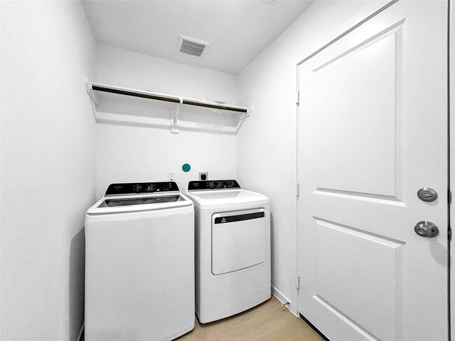 Building Photo - 9227 Terrace Dr