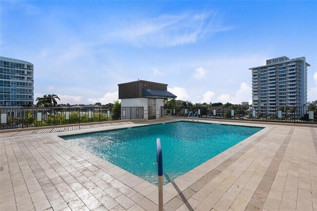 Building Photo - 777 Bayshore Dr