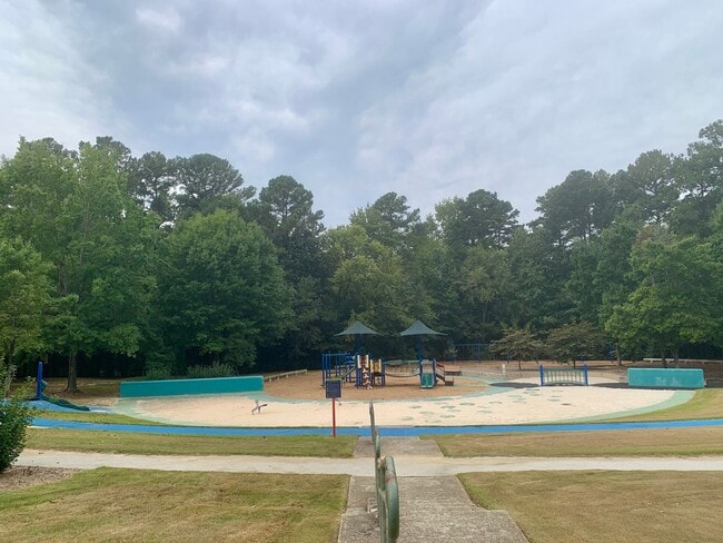 Building Photo - Raleigh Townhome Convenient to I440 & I540...