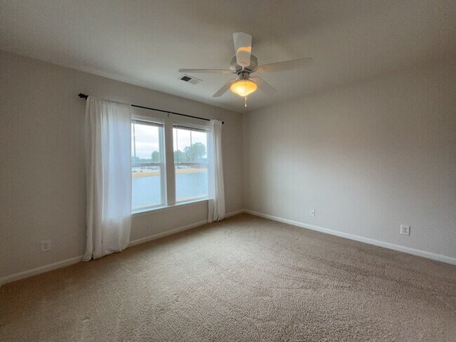 Building Photo - 292 Calm Water Way