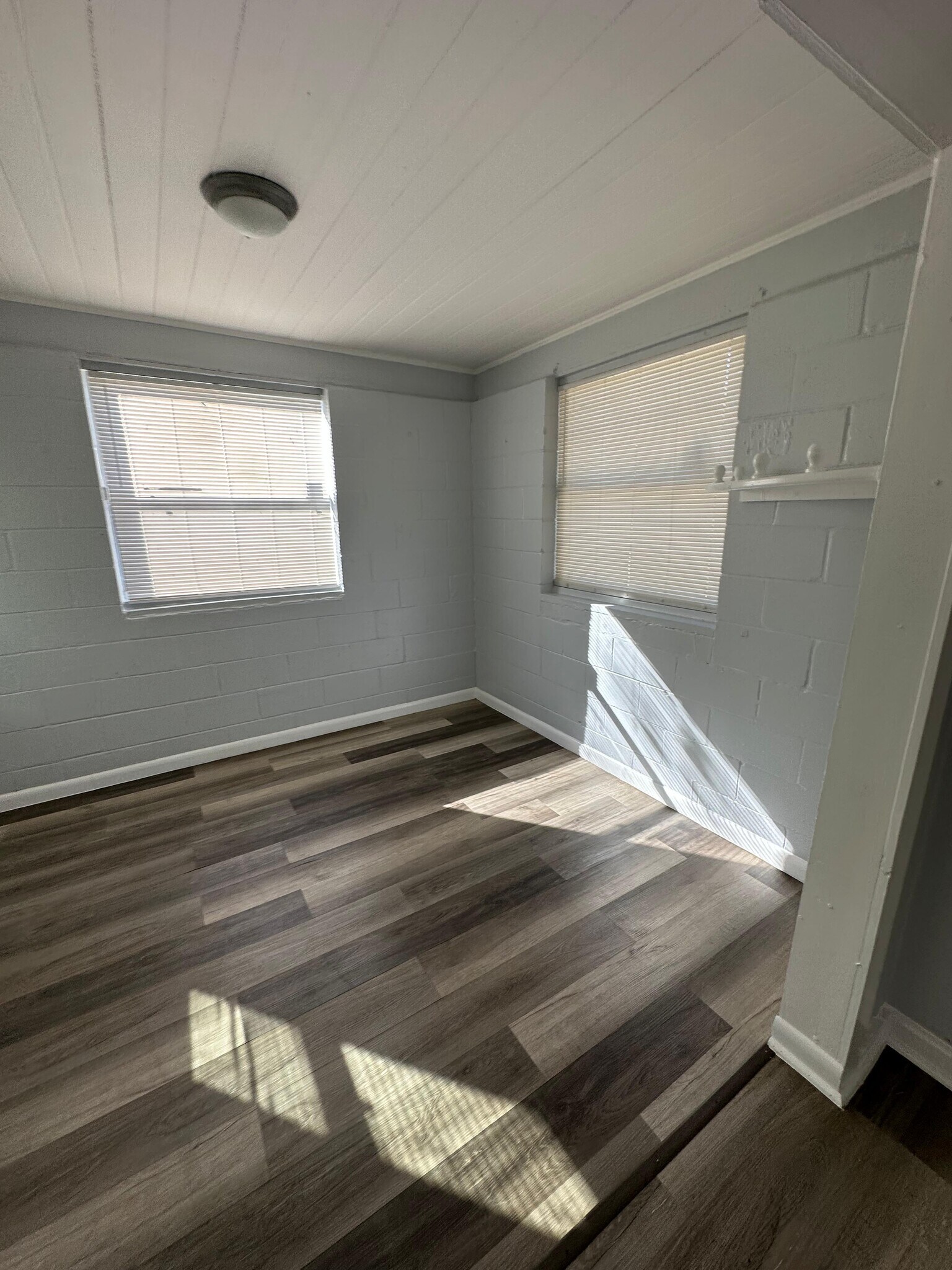 Building Photo - 1611 W 34th St