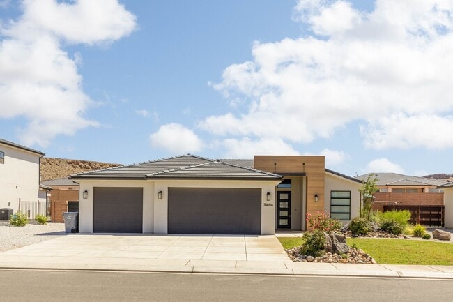 Primary Photo - 3 bed plus office / 2.5 bath / 3 car Singl...