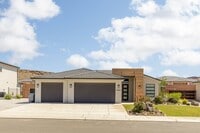 Building Photo - 3 bed plus office / 2.5 bath / 3 car Singl...
