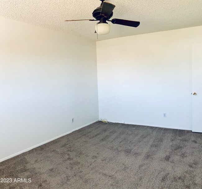 Building Photo - 1004 E Riviera Dr