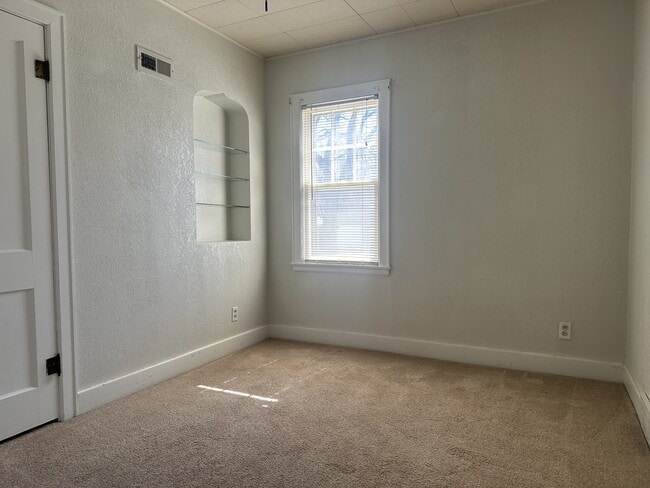 Building Photo - 225 W 1st St