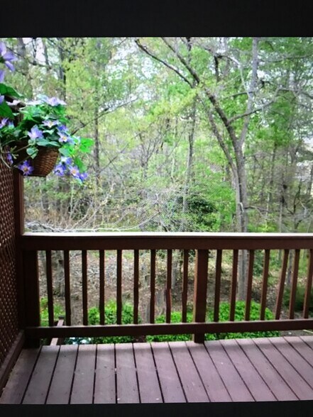 Building Photo - 205 Tilden Way