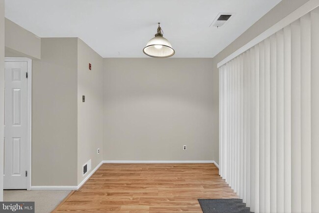 Building Photo - 142 Leedom Way
