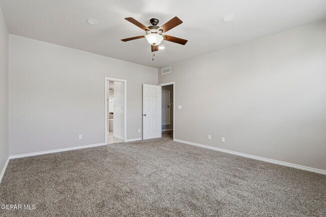 Building Photo - 825 Dulce Tierra Dr
