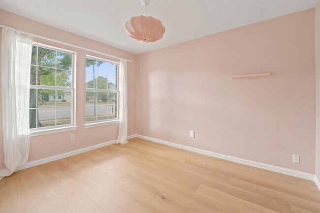 Building Photo - 1319 Rocky Creek Dr