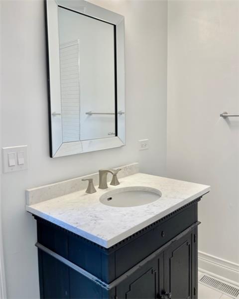 Building Photo - 1629 N Claremont Ave