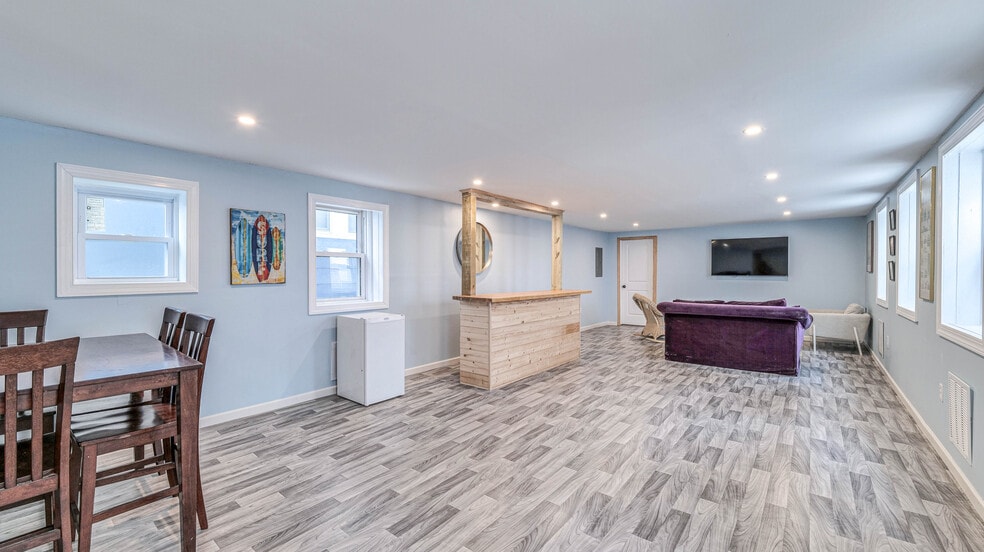 Building Photo - 14 N Vassar Sq