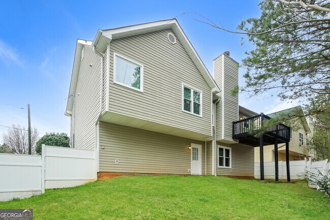 Building Photo - 4050 Robin Cir