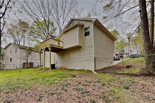 Building Photo - 4171 Woodcrest Dr