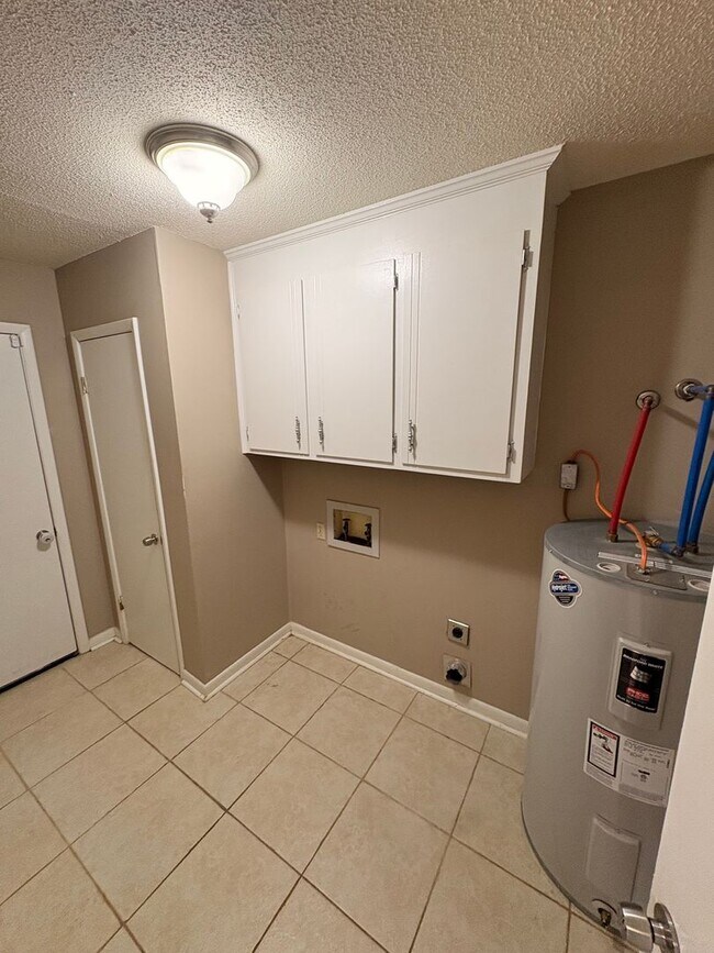 Building Photo - 102 Navaho Dr