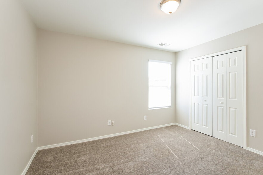 Building Photo - 5125 Valcourt Rd