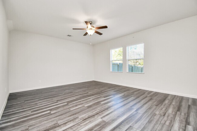 Building Photo - 7819 Royalwood Dr