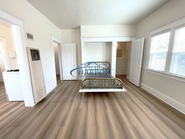 Building Photo - 426- 430 West 22nd Street