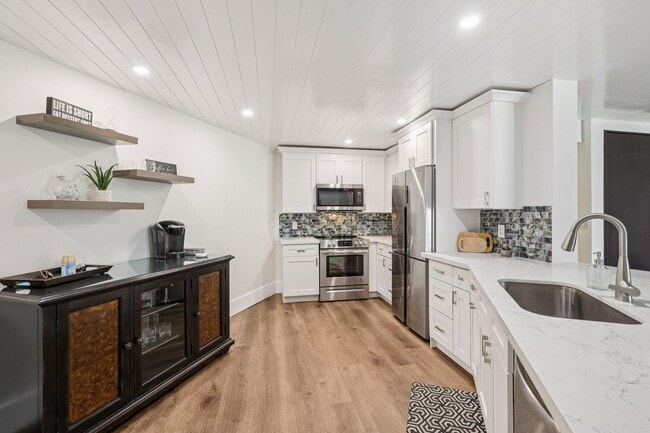 Building Photo - 1301 River Reach Dr