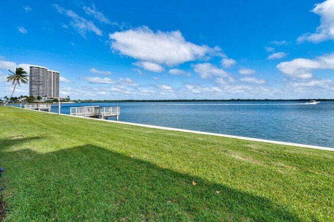 Building Photo - 52 Yacht Club Dr