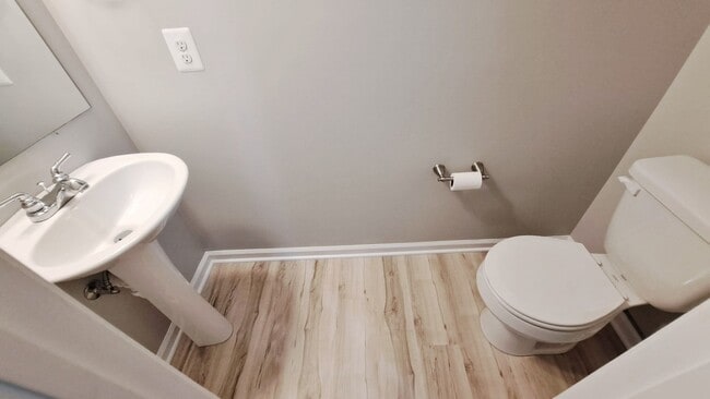 Building Photo - 3 Bed / 2-1/2 Bath Single Family Townhome w/1-Car Garage