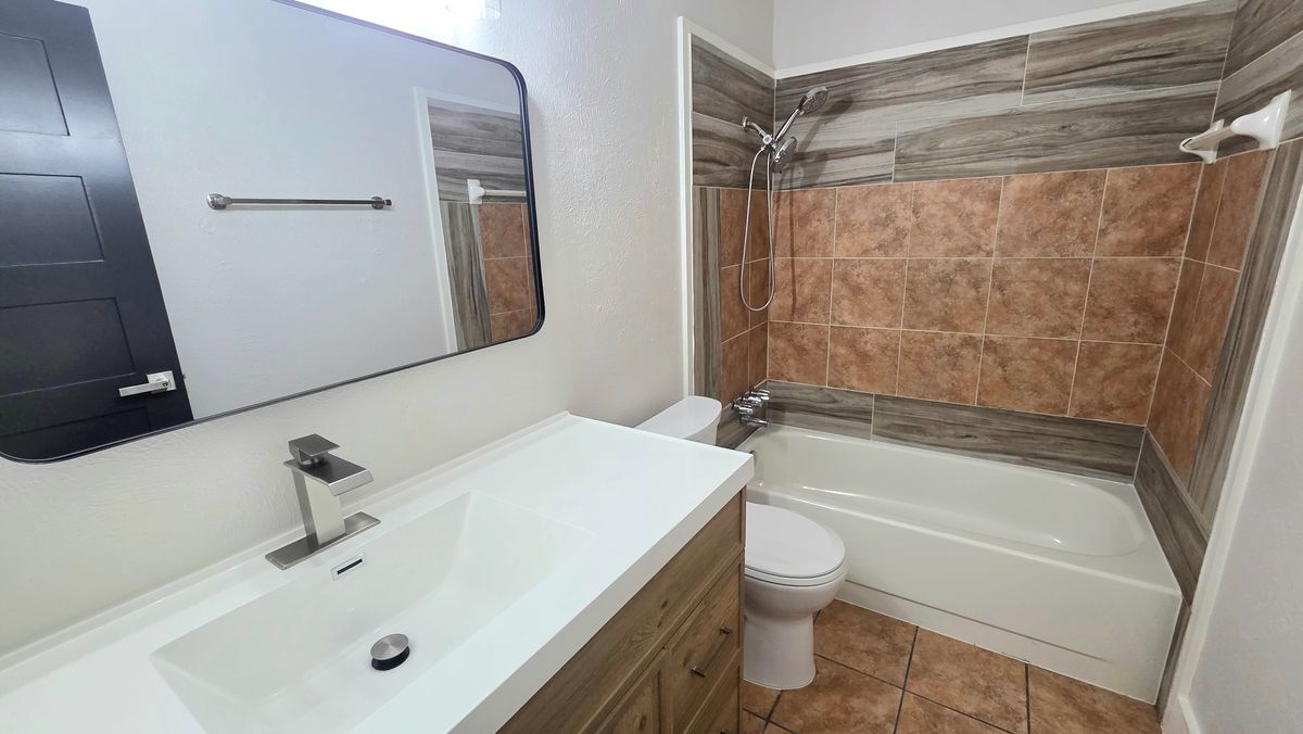 Building Photo - 411 Woodcrest Way