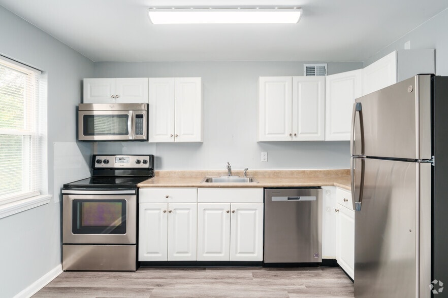 Full Kitchen - Waterglen Apartments