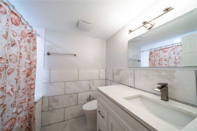 Building Photo - 17458 Blueberry Hill Dr