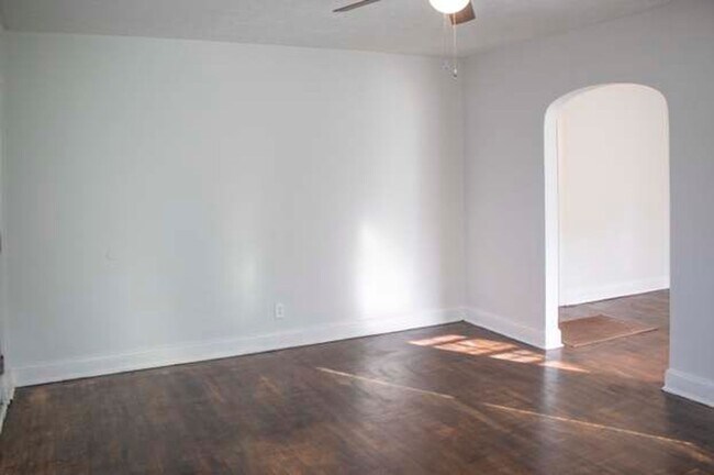 Building Photo - 2 BR/2BA | Newly Renovated Single Family Home | Additional Storage| In North Knoxville!