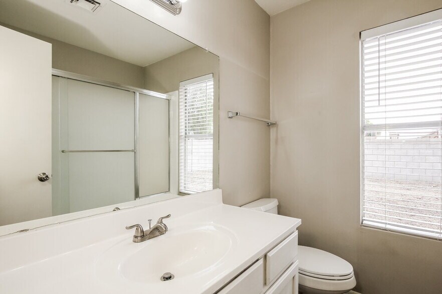 Building Photo - 6529 N 74th Dr