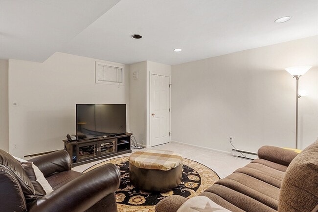 Building Photo - 39 Monadnock Dr