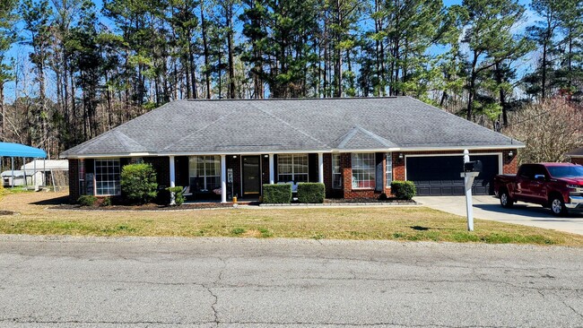 Building Photo - Great Home with two car garage!!!!