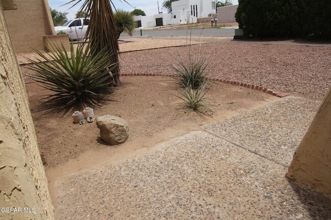 Building Photo - 10711 Ivanhoe Dr