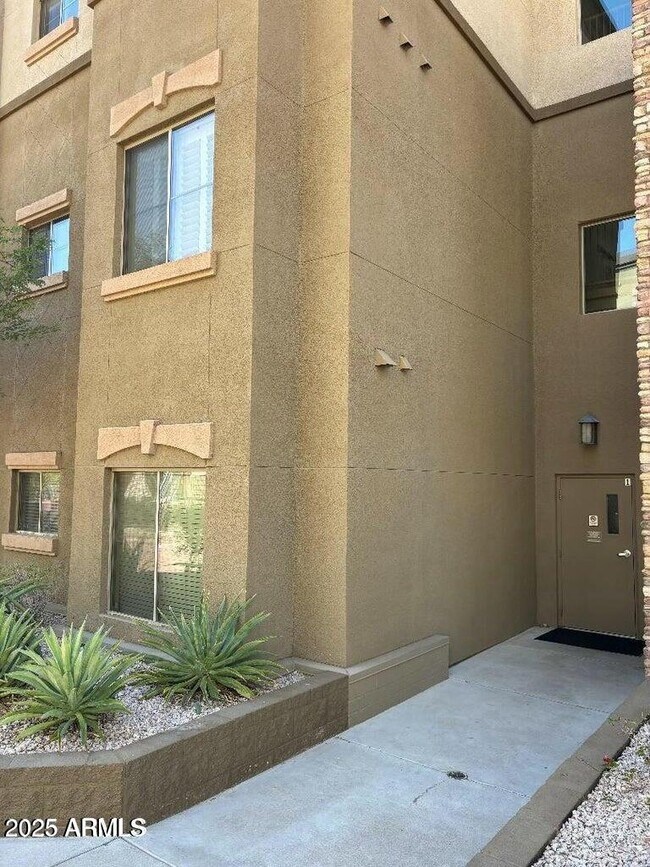 Building Photo - 5450 E Deer Valley Dr