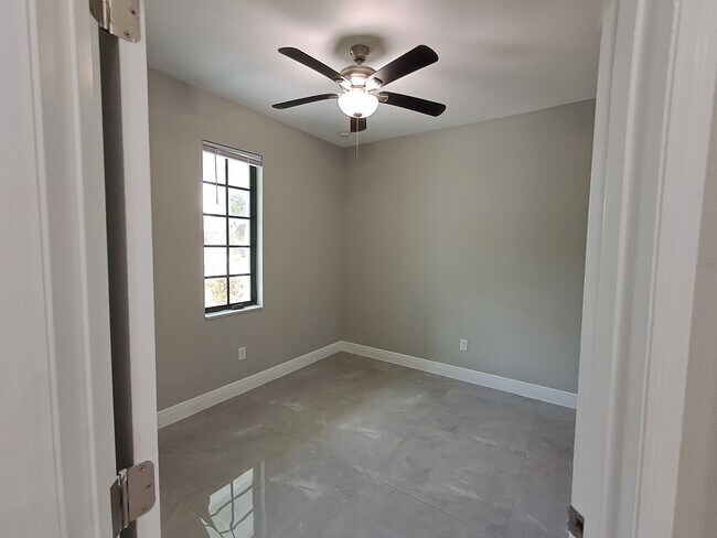 Building Photo - 213 Hightower Ave S