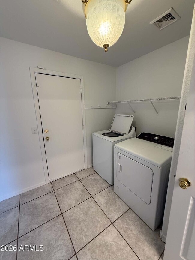Building Photo - 1261 E Dust Devil Dr