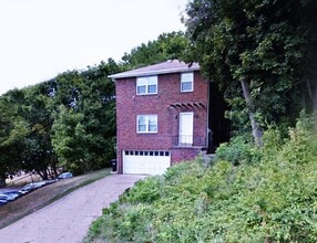 Building Photo - 2 Bedroom Apartment with Garage in McCandless!
