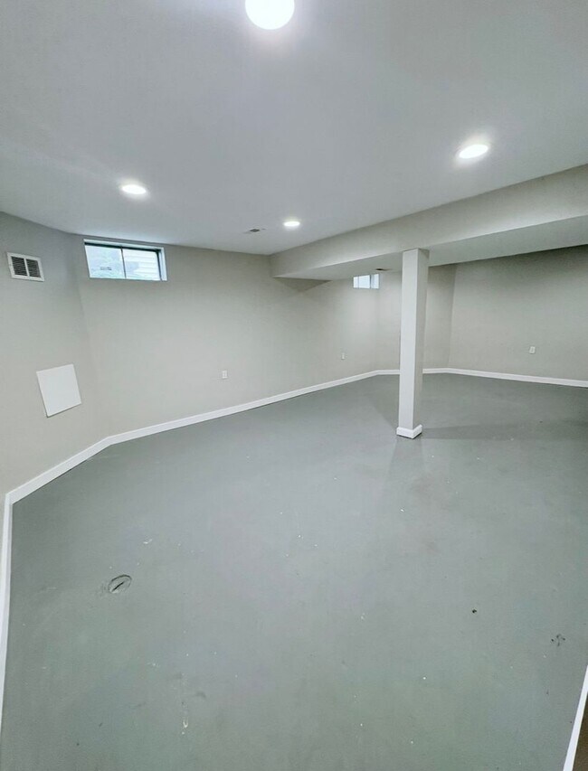 Building Photo - 4BR/2.5BA  | Newly Flooring | Garage | Gated back yard