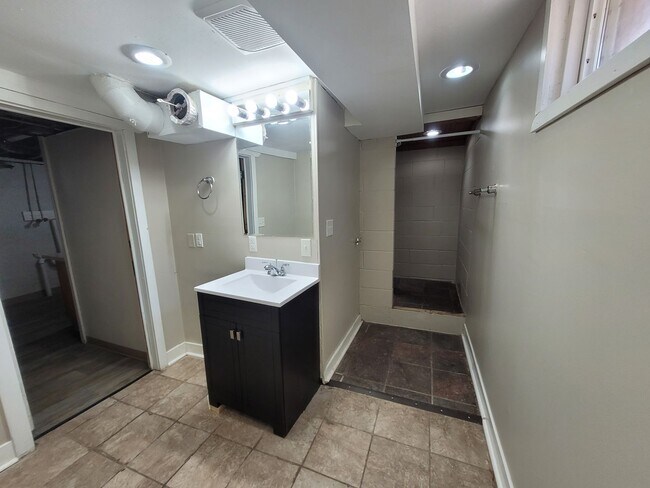 Building Photo - Four bedroom home on Indianola Ave with large yard and two decks!