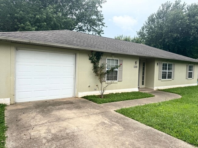 Building Photo - Beautiful Home